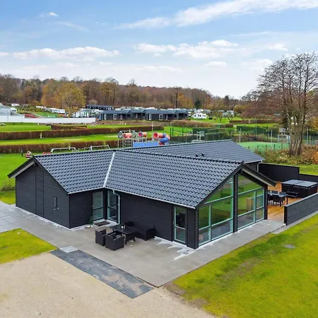Clare - 100m From The Sea By Interhome