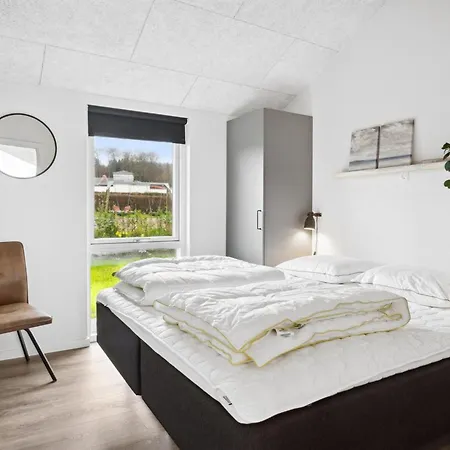 Clare - 100m From The Sea By Interhome Sjolund