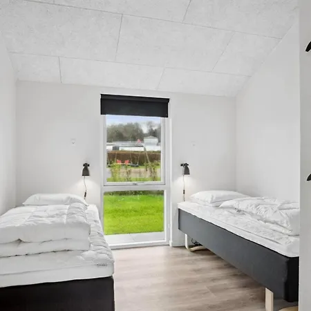 Clare - 100m From The Sea By Interhome * Sjolund