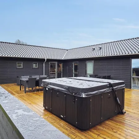Clare - 100m From The Sea By Interhome