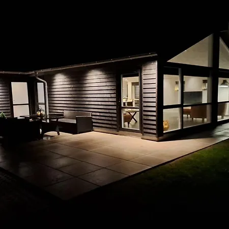 Clare - 100m From The Sea By Interhome * Sjolund